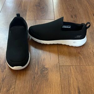 Like New Skechers Black Slip-On Sneakers with White Sole